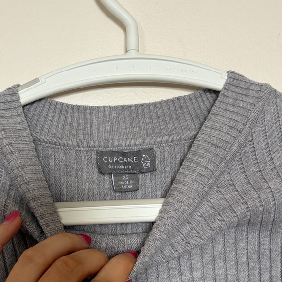 Gray Ribbed Knit Sweater - Picture 2 of 4